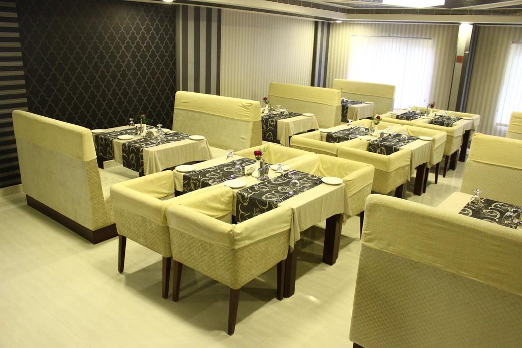 Hotel Abaam Cochin à Kochi Extérieur photo