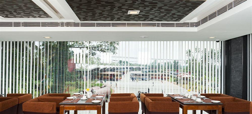 Hotel Abaam Cochin à Kochi Extérieur photo